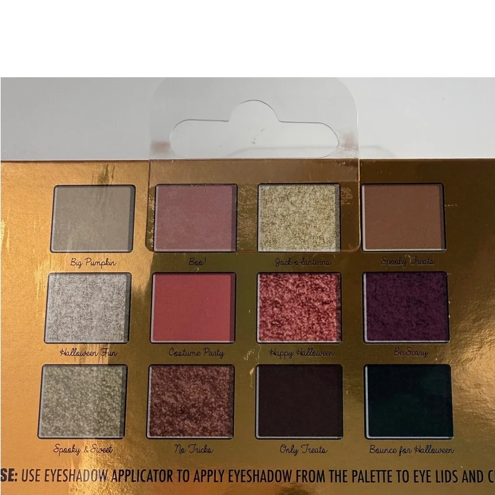 Disney Winnie the Pooh Halloween Eyeshadow Palette Taste Beauty 12 Shades Mirror